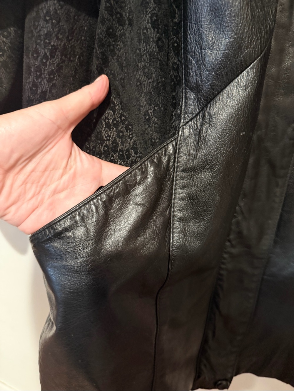 Wilson’s black leather deadstock 80s jacket with Textured Sleeves (S) NWOT - Picture 3 of 11